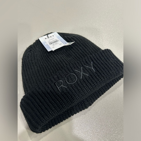Roxy Women's Freja Beanie Black Hat Double Layer Rib-Knit Acrylic Cozy NWT - Picture 1 of 7